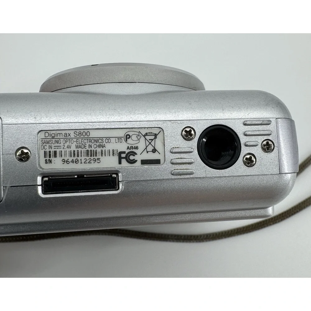 Samsung Digimax S800 8.1 Mega Pixels Digital Camera Silver Point in Original Box